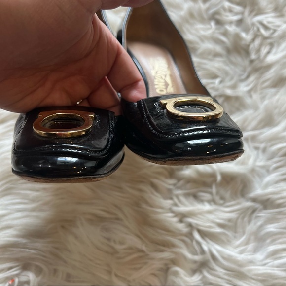 Salvatore Ferragamo Black Patent Leather Gold Logo Heels Women’s Size 6.5B - Picture 4 of 9